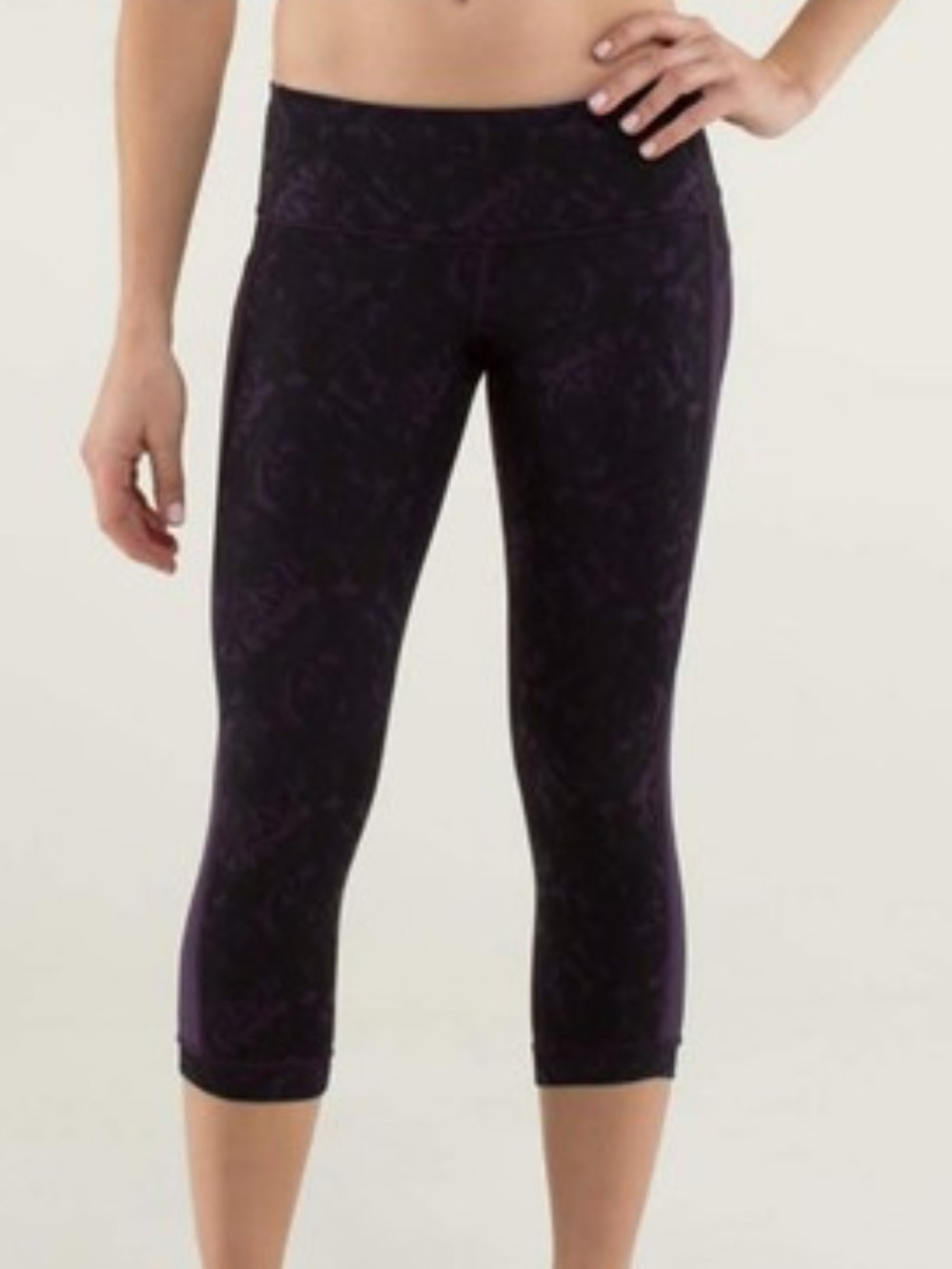 Lululemon Purple Patterned Crop Wunder Under Crop Leggings - SZ 10